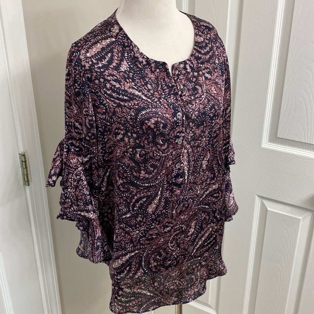 2 Vince Camuto Light & Airy Blouses Size Medium!
